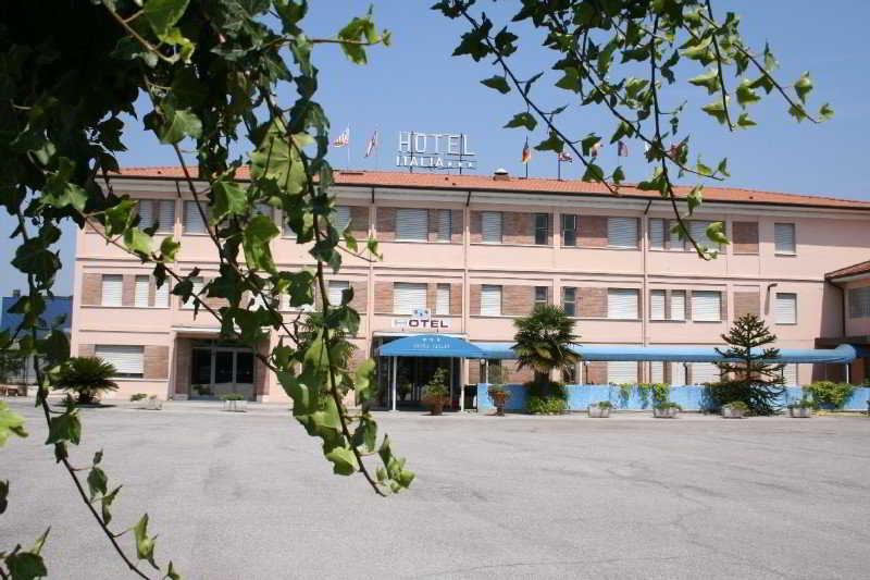 Hotel Italia أُكْيوبيلّو المظهر الخارجي الصورة
