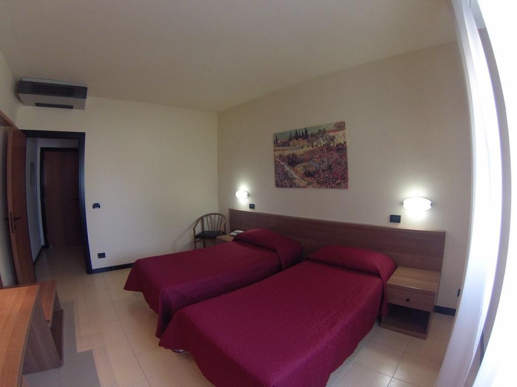 Hotel Italia أُكْيوبيلّو المظهر الخارجي الصورة