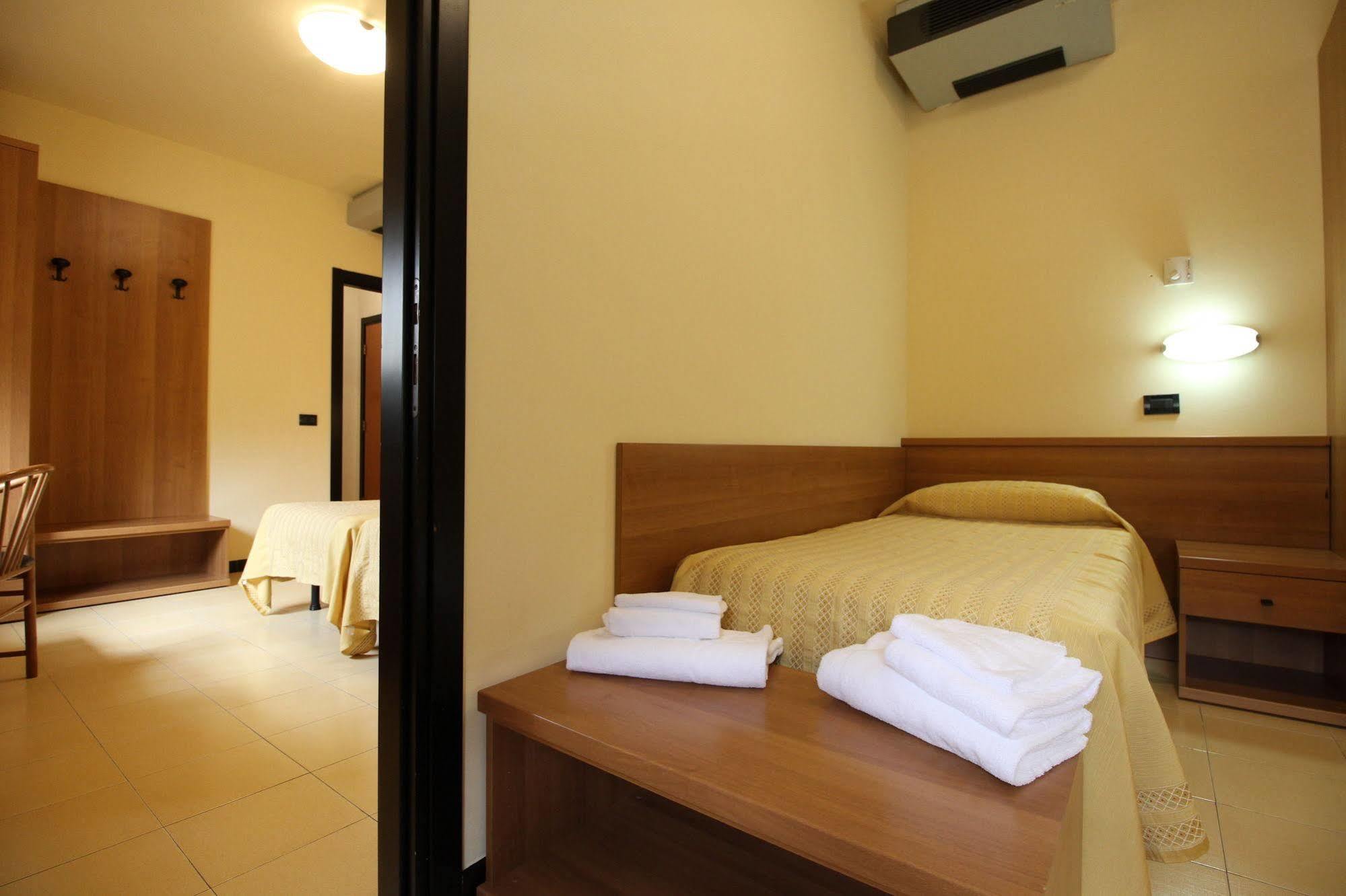 Hotel Italia أُكْيوبيلّو المظهر الخارجي الصورة
