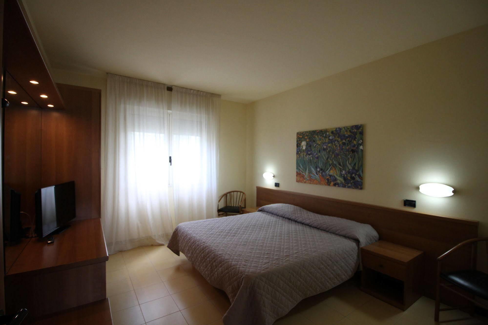 Hotel Italia أُكْيوبيلّو المظهر الخارجي الصورة