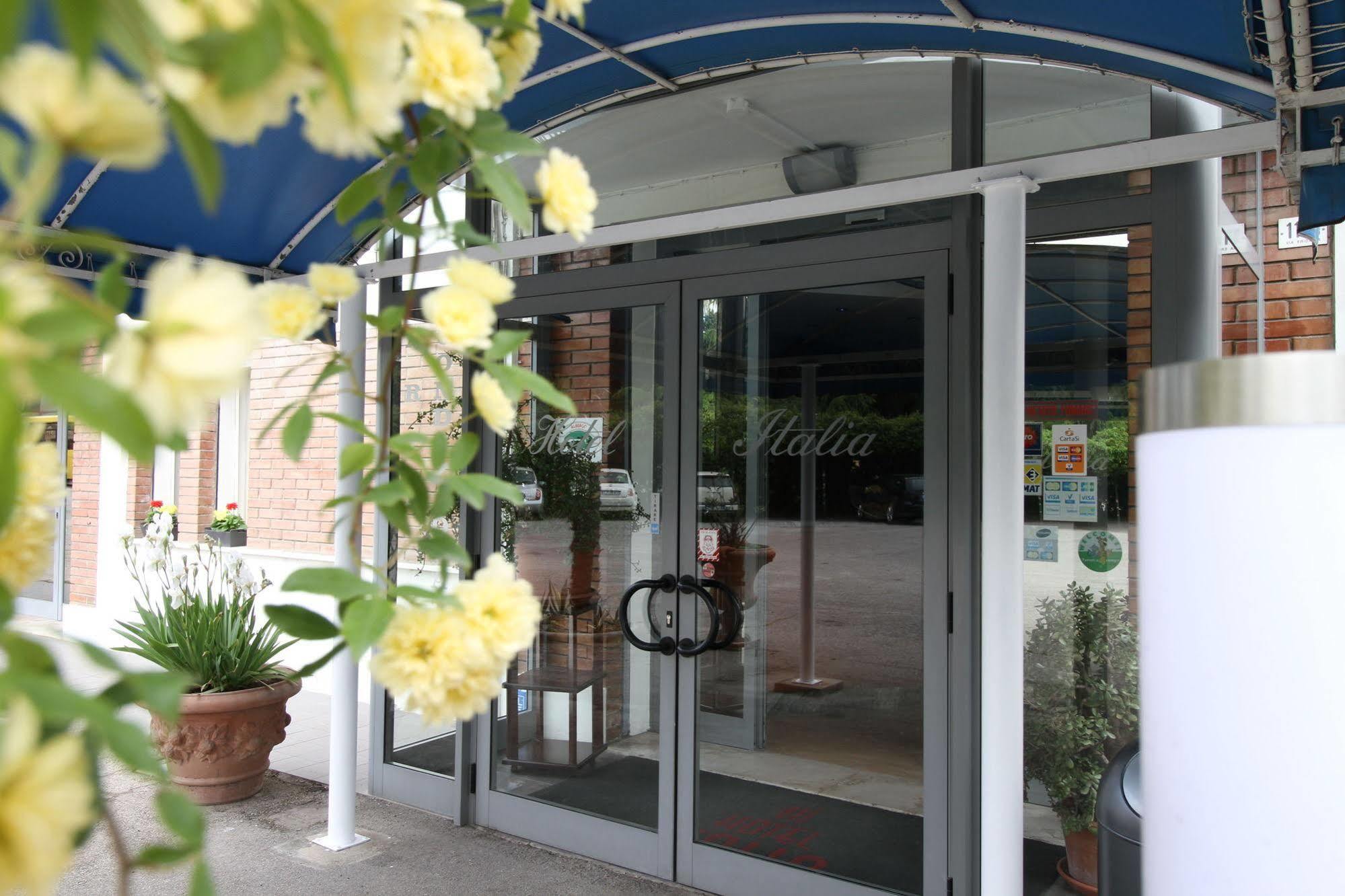 Hotel Italia أُكْيوبيلّو المظهر الخارجي الصورة